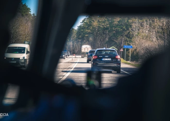 "Mercedes" vadītājs netālu no Jelgavas traucas ar 175 km/h