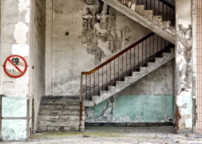 "Ни одно видео для TikTok не стоит жизни!": 11-летняя девочка получила серьезные травмы, играя в заброшенном здании