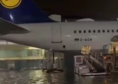 Spēcīgs lietus Vācijā izraisa plūdus, rada haosu valsts galvenajā lidostā Frankfurtē