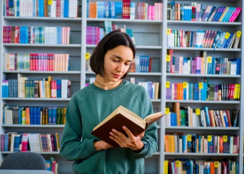 Grāmata būs pieejama gan drukātā bibliotēkās, gan arī to varēs bez maksas lejuplādēt internetā. (Ilustratīvs foto.)