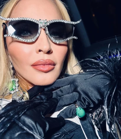 Popmūzikas karaliene Madonna savā 65. dzimšanas dienā.