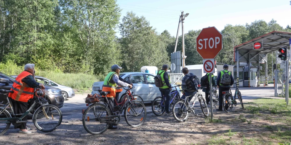 Lietuva slēdz divus kontrolpunktus uz robežas ar Baltkrieviju