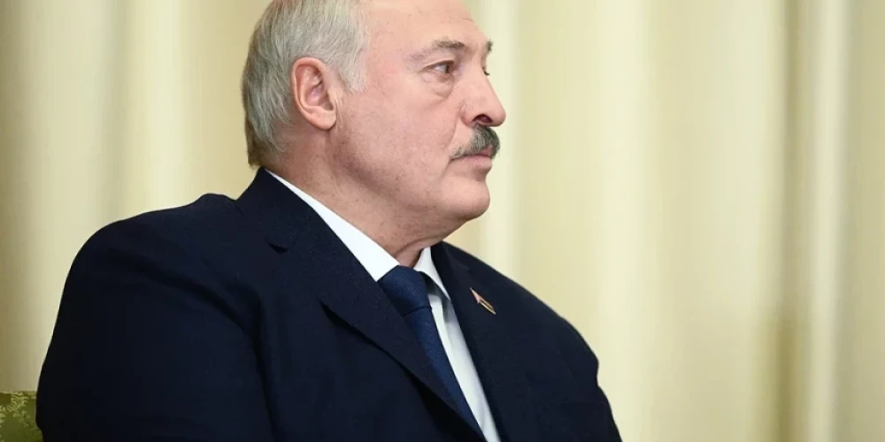 "Мы не будем медлить": Лукашенко угрожает применением ядерного оружия - досталось и Латвии