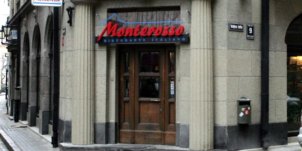 Restorānu “Monterosso” slēdz, atkorķējot 110 gadu senu šampanieti