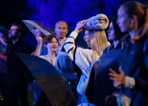 ФОТО: под разряды молний на Луцавсале Рига начала праздновать свои 822 года