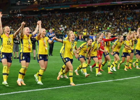Apbēdinot mājinieces austrālietes, Zviedrijas futbolistes izcīna Pasaules kausa bronzas medaļas