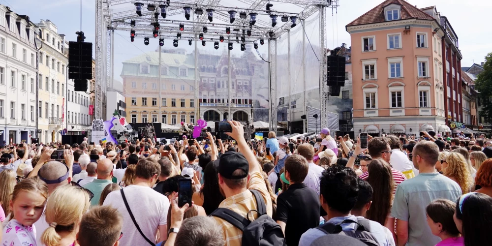 Kalush Orchestra выступили на Домской площади.