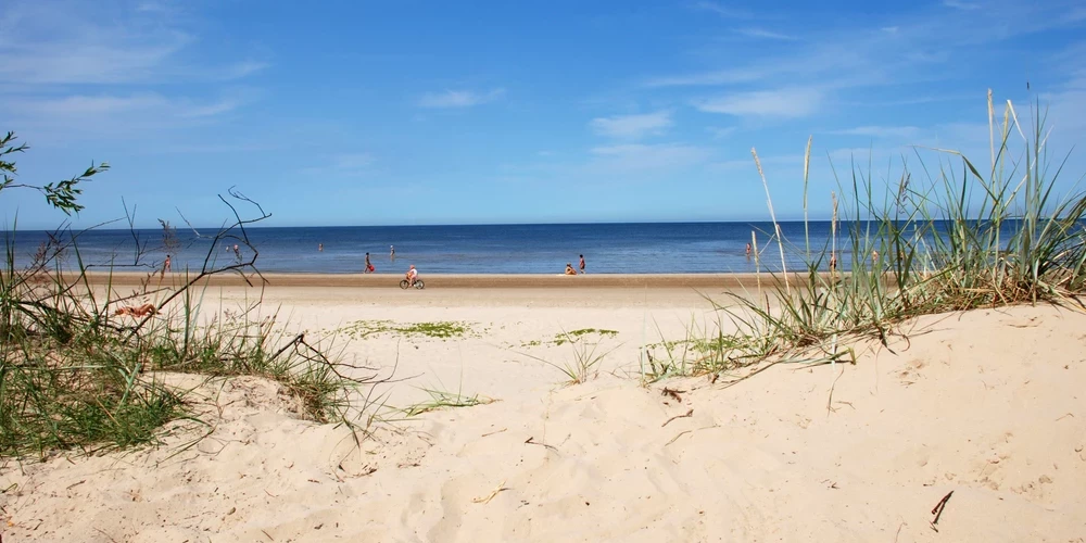 Самый грязный пляж в Латвии находится в Риге, а где самый чистый?