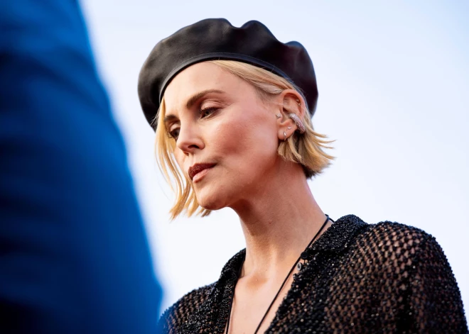 "Я просто старею!" Шарлиз Терон ответила тем, кто подозревает ее в тайной пластике