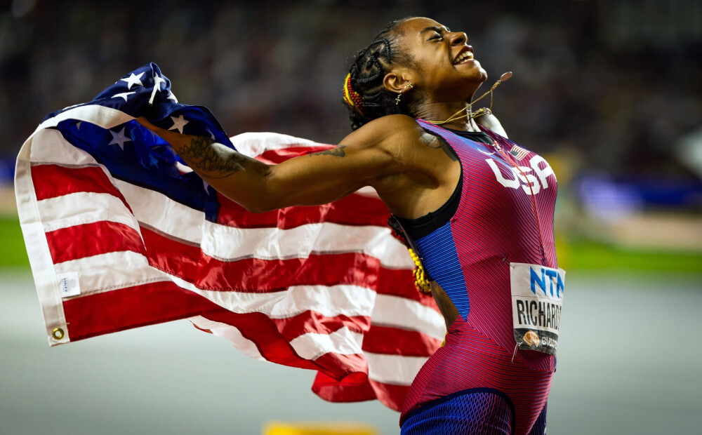 ASV sprintere Ričardsone debijā pasaules čempionātos uzvar 100 metru skrējienā