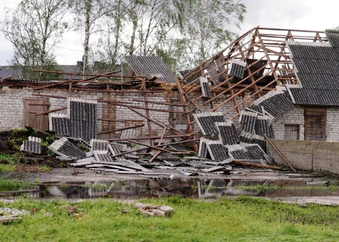 Dobeles novads vētrā sapostīto māju iedzīvotājiem izmaksā vairāk nekā miljonu eiro