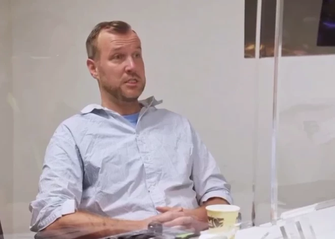 Cilvēki neizpratnē: kā šobrīd tiesātais Ernests Rieksts var brīvi ceļot ārpus Latvijas?