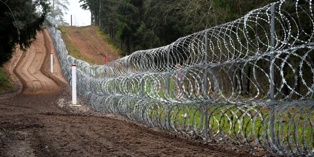 Otrdien 143 cilvēki mēģinājuši nelikumīgi šķērsot Latvijas-Baltkrievijas robežu. Spiediens uz robežas ir palielinājies, vērtē Kariņš