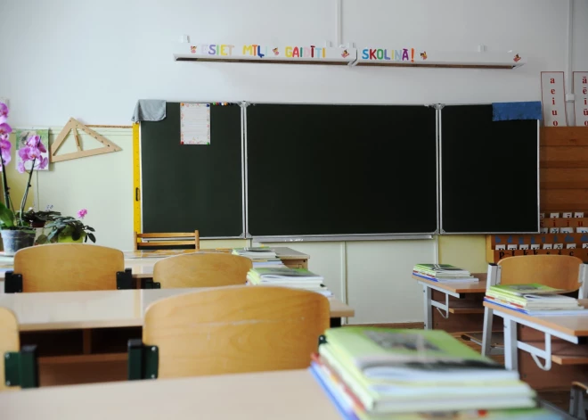 Nepietiekamu latviešu valodas zināšanu dēļ no darba atbrīvoti 64 pedagogi