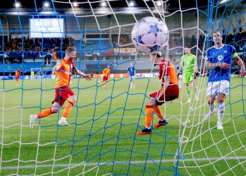 Norvēģu futbolists izrauj "Galatasaray" uzvaru kompensācijas laikā pret "Molde", pietuvojoties Čempionu līgas grupu turnīram