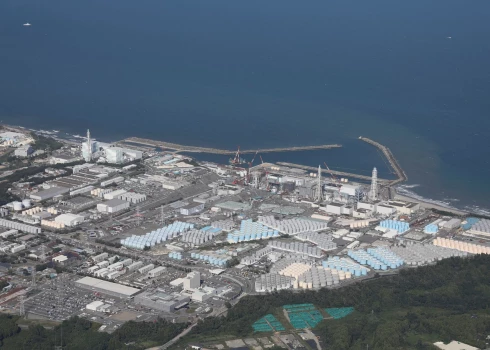 Japāna sāk izlaist okeānā attīrītos Fukušimas radioaktīvos ūdeņus; Ķīna ceļ trauksmi