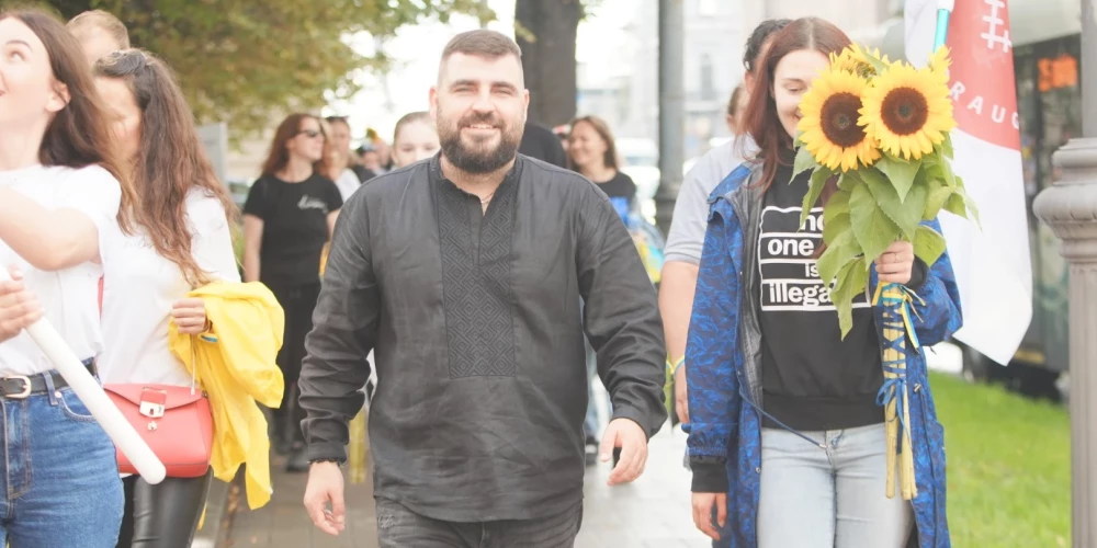 "Saulespuķu ceļš" veltīts Ukrainas nepagurstošajai cīņai par brīvību un ikvienam Ukrainas civiliedzīvotājam Latvijā. 