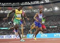 Jamaikietis PČ vieglatlētikā uzvar 400 metru skrējienā