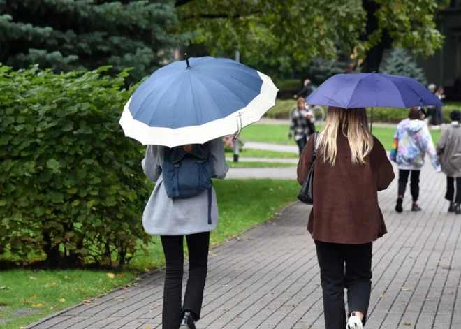 Piektdiena Latvijā būs mākoņaina un vietām nedaudz līs