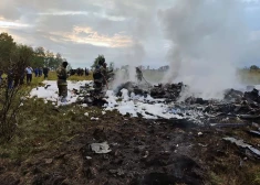 Glābēji Krievijas Tveras apgabalā, kur nogāzās Prigožina privātā lidmašīna "Embraer".