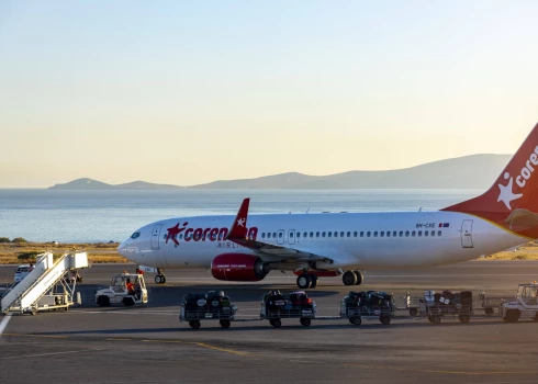 "Corendon" kompānijas lidmašīna.