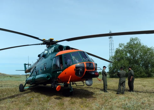 Nacionālo bruņoto spēku aviācijas bāzes helikopters "Mi-17".