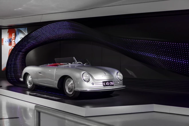 Pirmais no poršiem – Porsche 365 uzņēmuma muzejā.