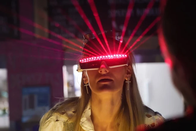 Pasākums pulcēja mūziķus un dīdžejus, kuri uzstājušies lielajos elektroniskās mūzikas festivālos.