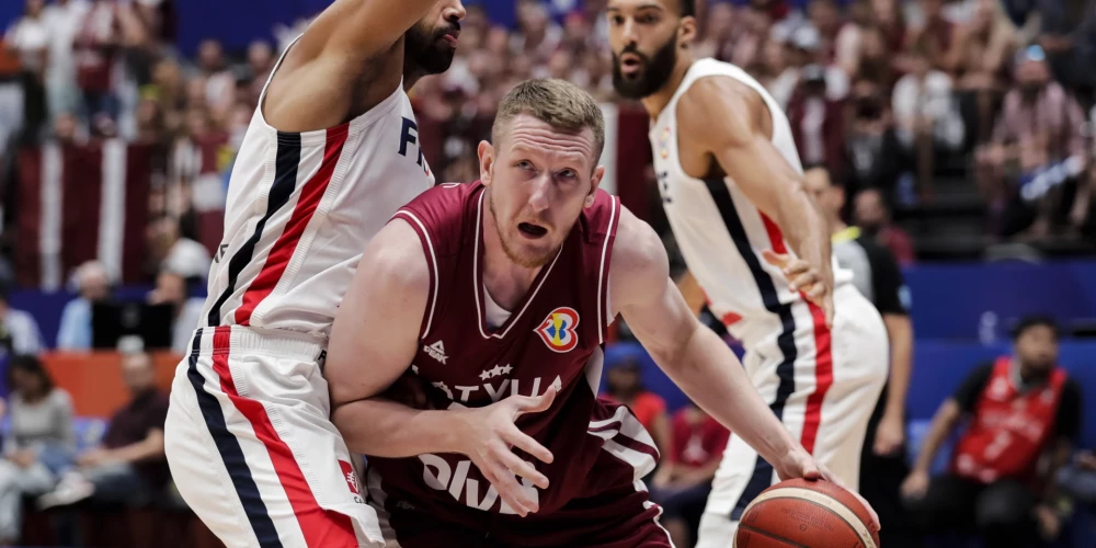 Latvijas basketbola izlase Pasaules kausa finālturnīra mačā pēc pirmā puslaika piekāpjas Francijai