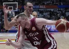 Сборная Латвии по баскетболу в финальном турнире Кубка мира обыграла Францию