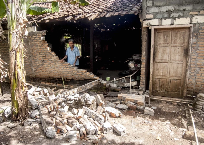 Indonēzijas Bali un Javas salas satricina spēcīga zemestrīce