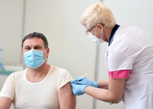 Латвийцев снова призывают делать прививки