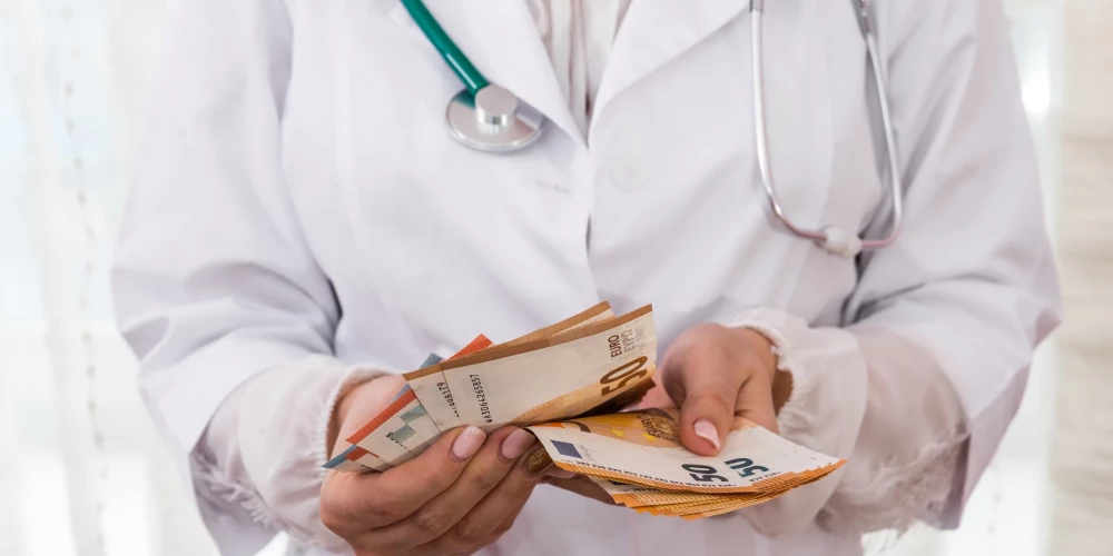 Деньги на бочку! Медики хотят повышения зарплат с 1 сентября, иначе - забастовка