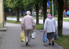 Visiem, kas saņem pensiju, no 1. oktobra tā būs lielāka. Ar kādu pieaugumu var rēķināties?