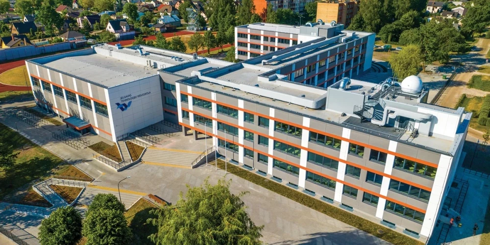Jelgavā atklās vienu no modernākajām vidusskolām valstī; pārbūvē iztērēti 15 miljoni