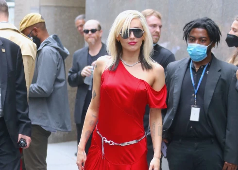 "Es nebūšu tāda, kādu vēlaties mani redzēt. Gribat nosodīt? Uz priekšu, dariet tā!" skan Mailijas Sairusas vēstījums.