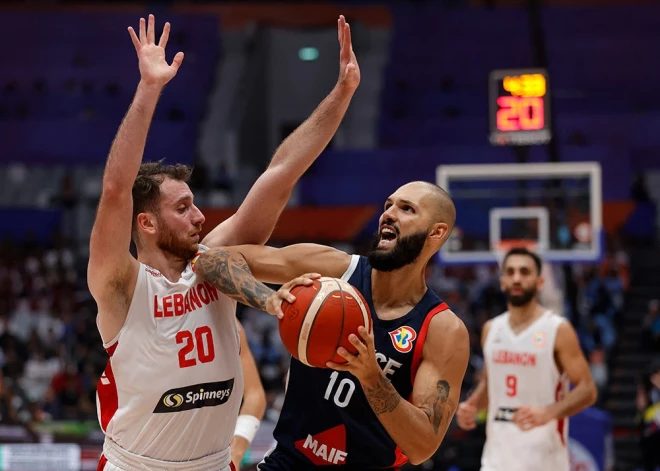 Francijas izlase 9 vīru sastāvā mača izskaņā nolauž sīksto Libānu un izcīna trešo vietu grupā