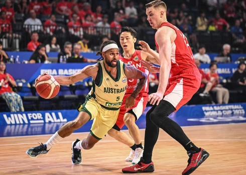 Austrālijas basketbolisti pārliecinoši apspēlē japāņus un grupā izcīna otro vietu