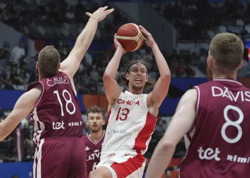 Jau ziņots, ka Latvijas vīriešu basketbola izlase otrdien Džakartā Pasaules kausa finālturnīra trešajā spēlē, kas bija par pirmo vietu H grupā, zaudēja Kanādai ar 75:101 un neieguva priekšrocības cīņā par vietu ceturtdaļfinālā.