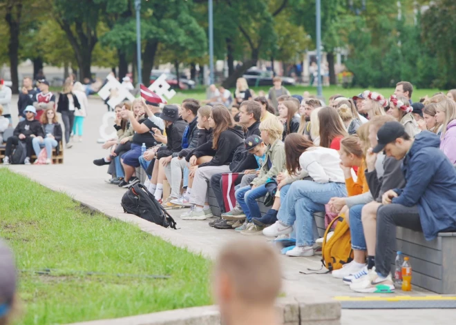 Latvijas vīriešu basketbola izlase otrdien Džakartā Pasaules kausa finālturnīra trešajā spēlē cīņā par pirmo vietu H grupā zaudēja Kanādai.