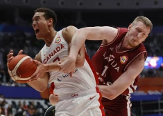 Jau ziņots, ka Latvijas vīriešu basketbola izlase otrdien Džakartā Pasaules kausa finālturnīra trešajā spēlē, kas bija par pirmo vietu H grupā, zaudēja Kanādai ar 75:101 un neieguva priekšrocības cīņā par vietu ceturtdaļfinālā.