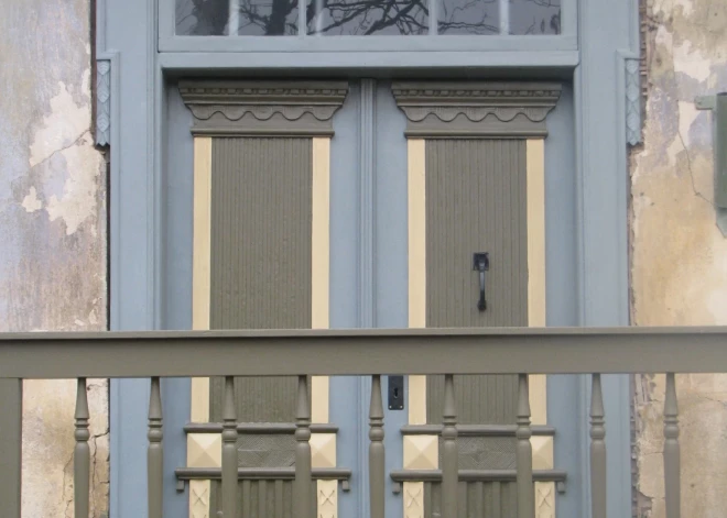 За каждой дверью в Кулдиге скрывается история – о людях, их жизни, об исторических событиях, которые можно ощутить на каждом шагу в старом городе.