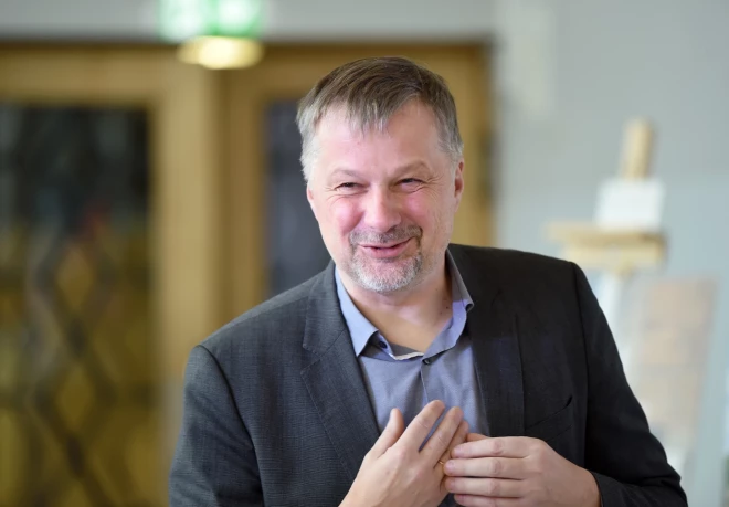 “Latvijas dzelzceļa” industriālā mantojuma eksperts Toms Altbergs: “Veikali dzelzceļniekiem tika atvērti lielākās apdzīvotās vietās, bet uz attālākiem nostūriem deficītās preces tika nogādātas speciālos vagonos”.