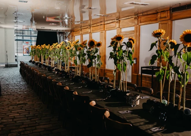 Ar gastronomijas performanci “Brīvības cena” Jaunavu ielā “Rātes pasāžā” noslēgusies latviešu un ukraiņu mākslas rezidence un labdarības projekts “Ukraine. Residence of Freedom” (Ukraina. Brīvības rezidence).