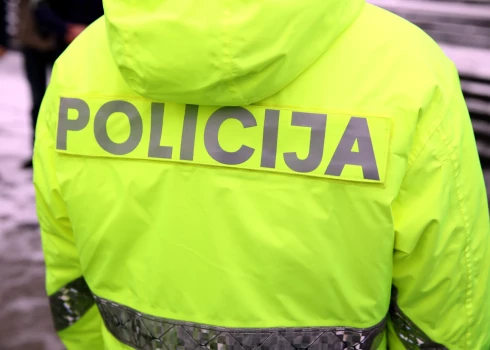 Мужчина получил ножевое ранение на улице в Пурвциемсе