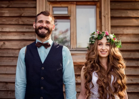 Daudzi geji lielu uzmanību veltī savam izskatam un personības attīstībai: ir kopti, gudri, pieklājīgi, sportiski, stilīgi ģērbušies, iejūtīgi – tā ka iemīlēties šādos puišos ir pavisam viegli. Un atklāsme par vīra patiesajām interesēm var nākt pēc 2, 5, 20 vai pat 40 gadiem laulībā.