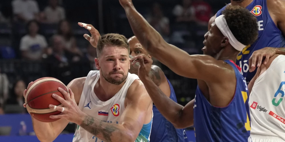 Lukas Dončiča vadībā Slovēnijas basketbolisti noslēdz Pasaules kausa izcīņas pirmo kārtu ar trim uzvarām