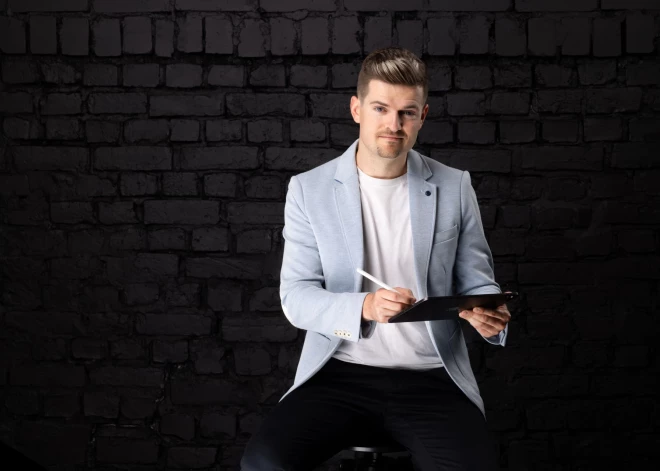 “Tas palicis novārtā daudzās prestižās Rīgas skolās.” Skolotājs vērš uzmanību uz būtisku kļūdu