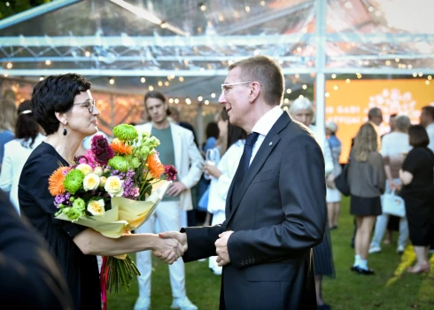 FOTO: augsti viesi pagodina Ziedot.lv 20 gadu jubilejas svinībās