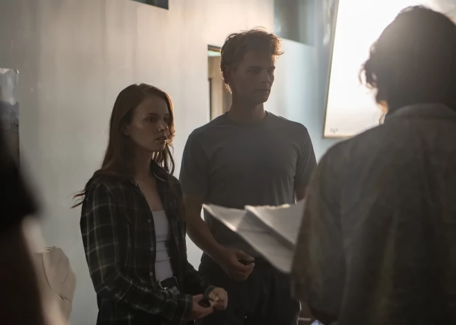 "Tet" uzsācis filmēt jaunu kriminālkomēdijas seriālu "Produkts", kurā galvu reibinoši notikumi tiks pasniegti sirreālā realitātē.